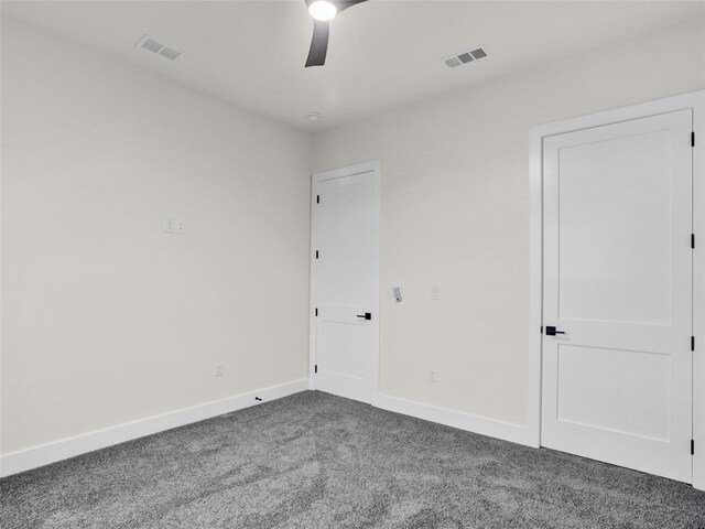 carpeted spare room featuring ceiling fan