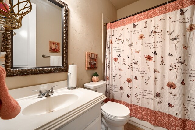 full bathroom featuring vanity, shower / tub combo with curtain, and toilet