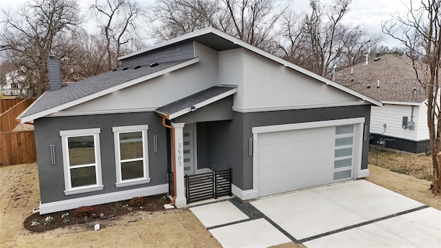 view of front of property featuring a front yard