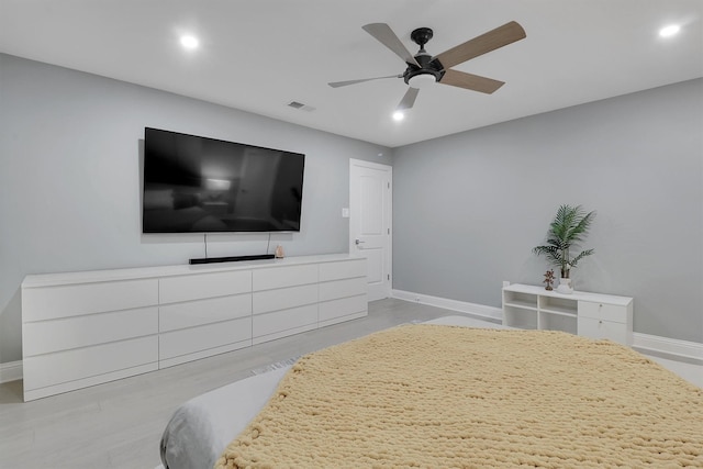 bedroom featuring ceiling fan