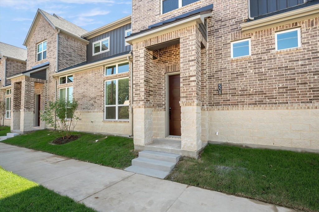 528 E 2nd St, Irving, TX 75060 - exterior space featuring board and batten siding, brick siding, and a lawn