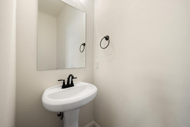 bathroom featuring sink