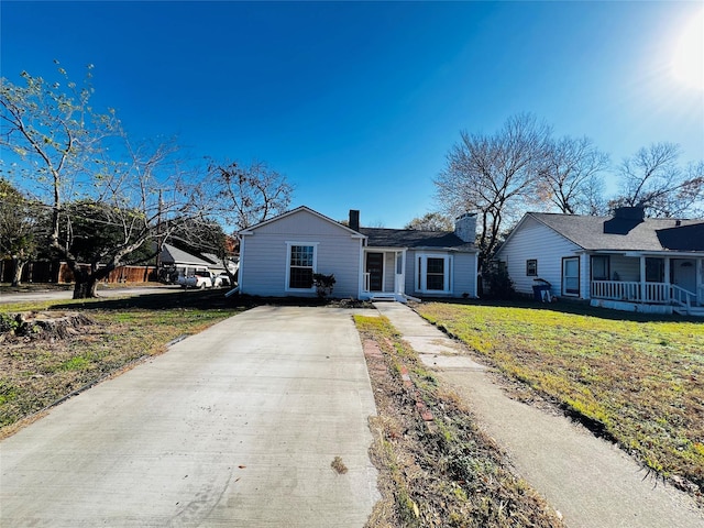 ranch-style home featuring a front yard