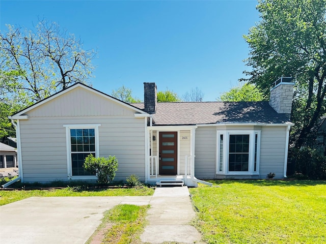 1601 Ficklin Ave, Corsicana, TX 75110 - single story home featuring a front lawn and a chimney