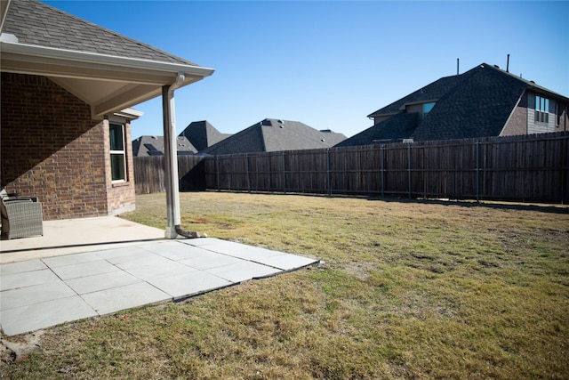 view of yard featuring a patio area