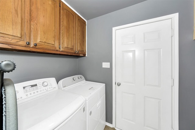 washroom featuring cabinets and washing machine and clothes dryer