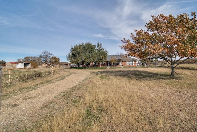 view of yard featuring a rural view