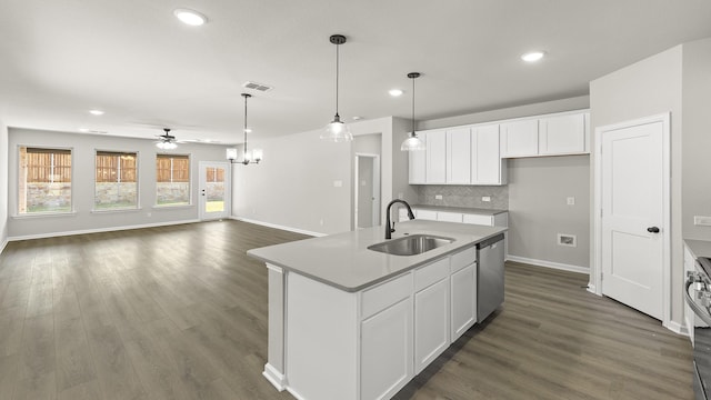 kitchen featuring baseboards, recessed lighting, visible vents, stainless steel appliances, and a sink