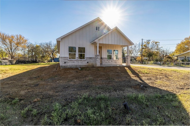 view of front of property with covered porch