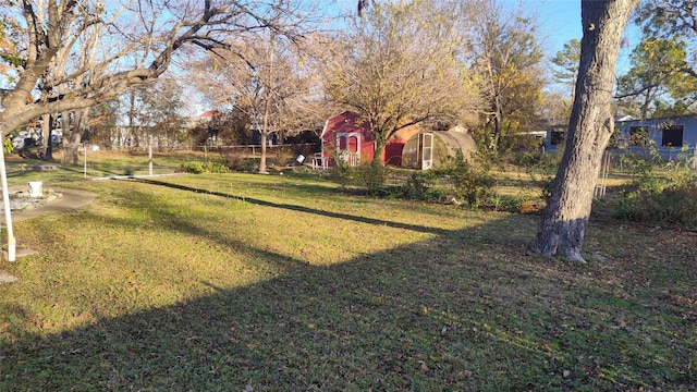 view of yard with a storage unit