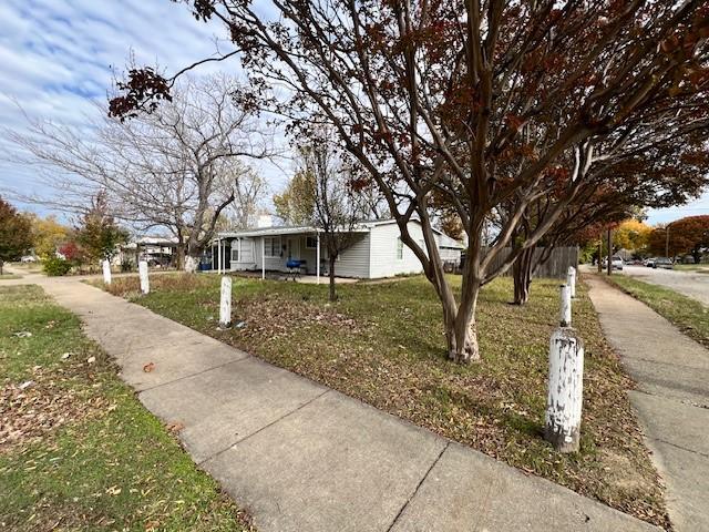 view of front of home with a front yard