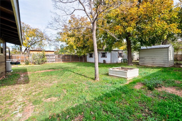 view of yard with a shed