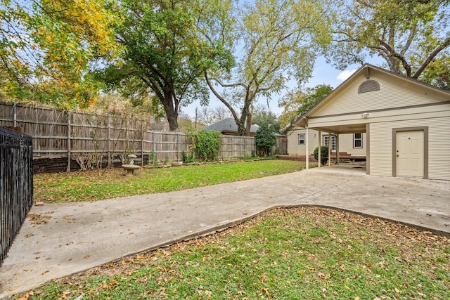 view of yard featuring a patio