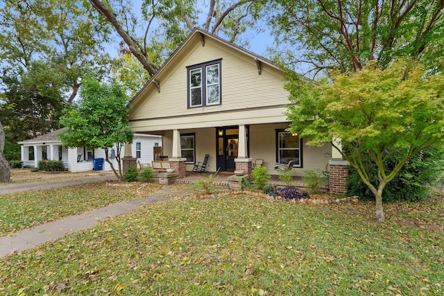 view of front of property with covered porch and a front lawn