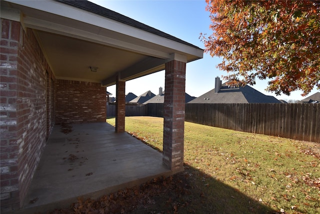 view of yard featuring a patio