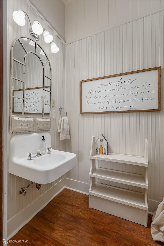 bathroom featuring wood finished floors and baseboards