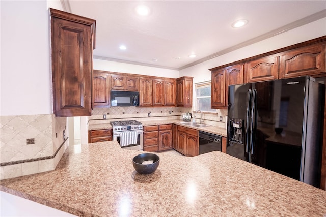 kitchen with sink, kitchen peninsula, decorative backsplash, black appliances, and ornamental molding