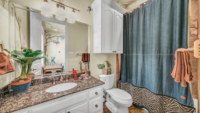 full bathroom with shower / bath combination with curtain, vanity, and toilet