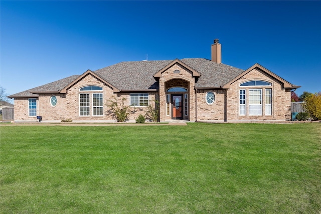 view of front facade with a front lawn