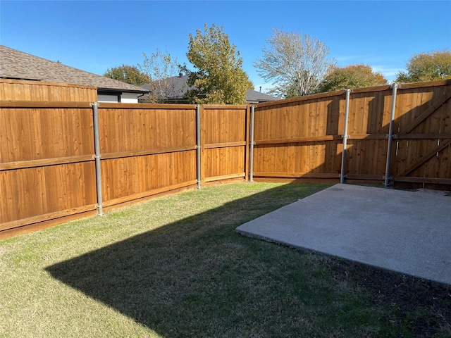 view of yard with a patio