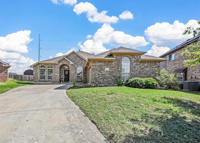 view of front of home featuring central AC and a front lawn