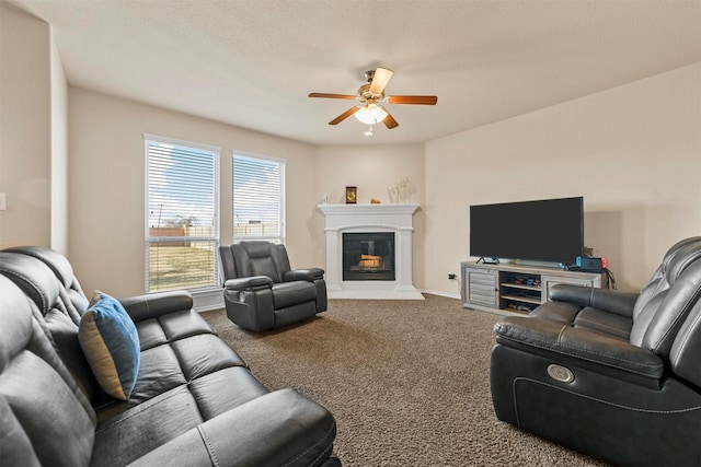 carpeted living room featuring ceiling fan