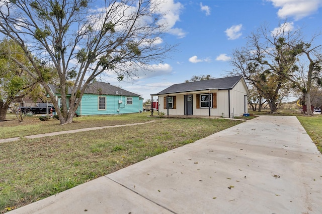 bungalow featuring covered porch and a front yard