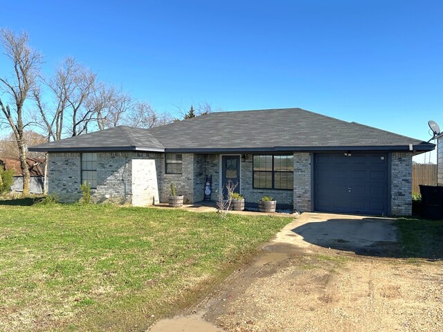 view of front of home featuring a front yard and a garage