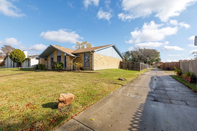 single story home featuring a front yard