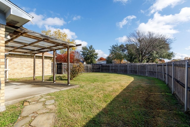 view of yard featuring a patio area