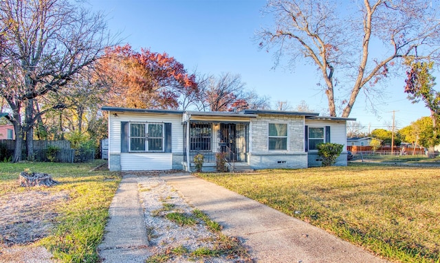 view of front of property with a porch and a front yard