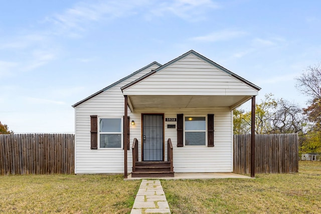 view of front of house with a front lawn