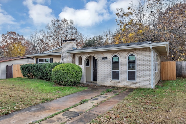 view of front of property with a front lawn