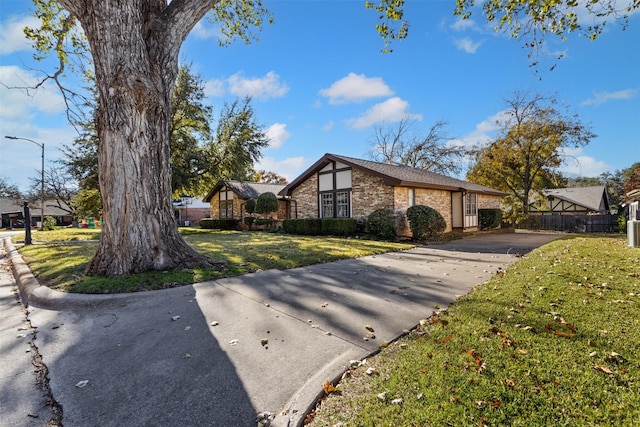 view of front of property with a front yard