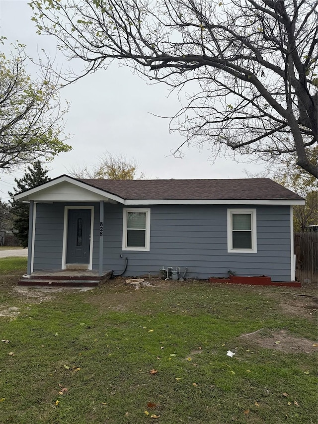 view of front of house featuring a front yard