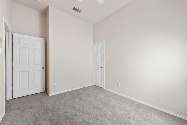 carpeted empty room featuring ceiling fan