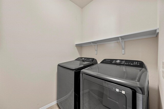 washroom featuring washing machine and clothes dryer and tile patterned floors