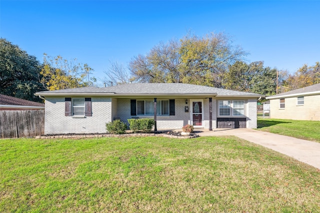 single story home with a front lawn