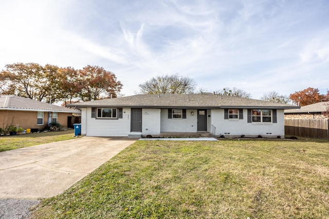 single story home with a front lawn