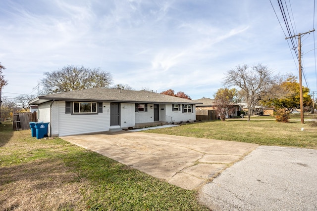 ranch-style home featuring a front lawn