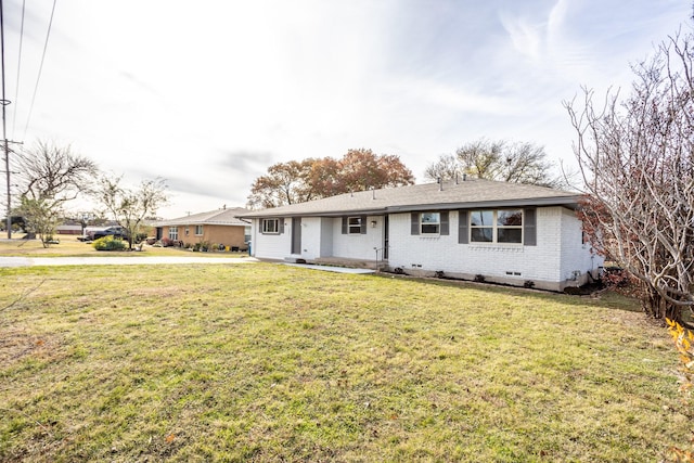 ranch-style house featuring a front yard