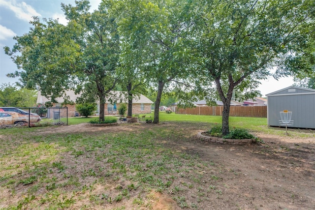 view of yard featuring a storage shed