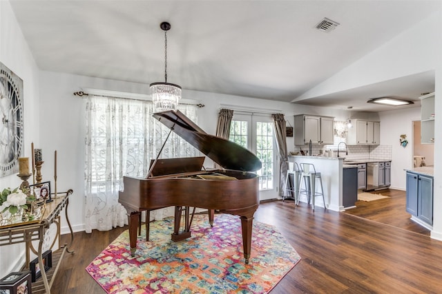 misc room featuring dark hardwood / wood-style flooring, an inviting chandelier, vaulted ceiling, and sink