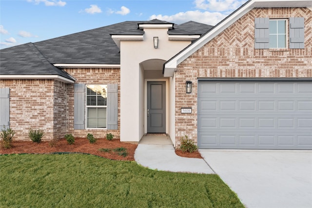 view of front of house featuring a garage and a front lawn