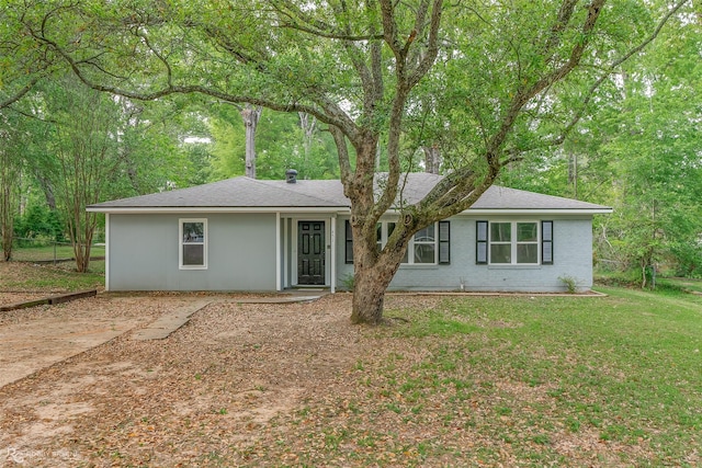 view of front of house with a front yard