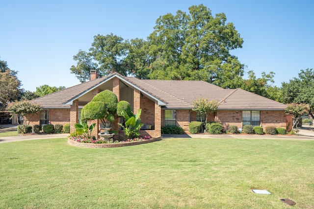 single story home with a front yard