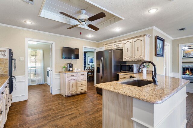 kitchen featuring a textured ceiling, dark hardwood / wood-style floors, sink, and stainless steel appliances