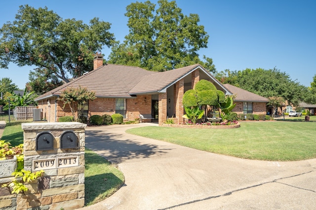 view of front of property with a front lawn