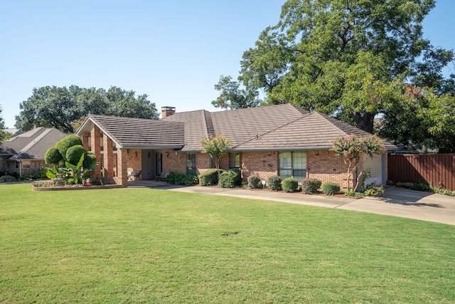 ranch-style home with a front yard