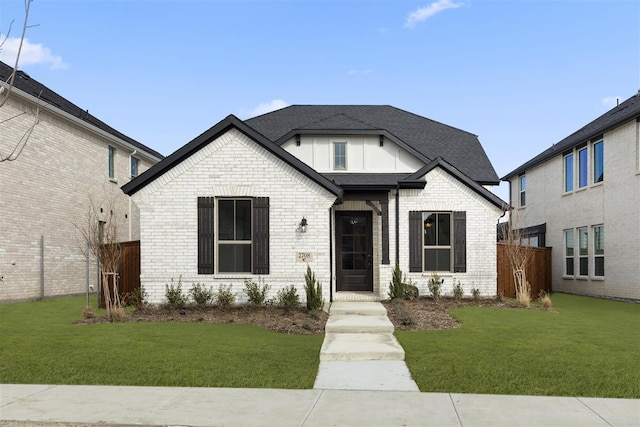 view of front of home featuring a front lawn